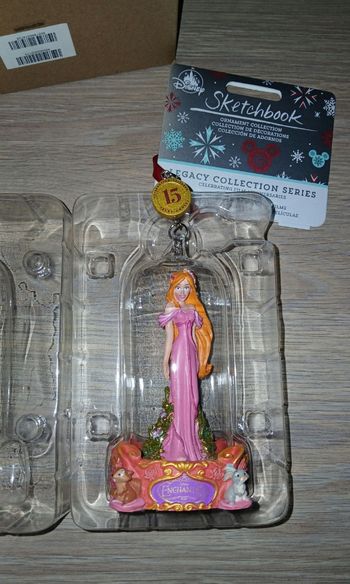 Ornement Gisèle disney neuf avec boîte d’origine
