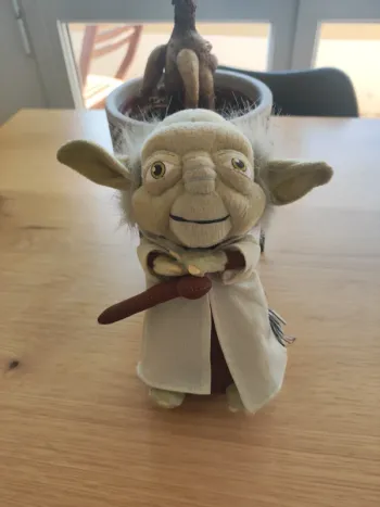 Peluche maître yoda