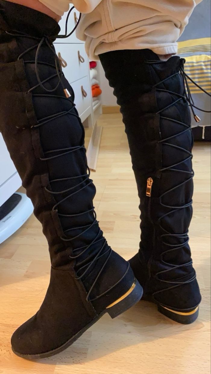 Bottes montantes à lacets