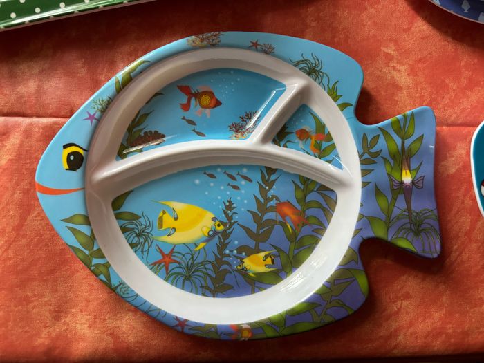 Lot de vaisselle en melamine pour enfant : assiettes, bol, tasse - photo numéro 3