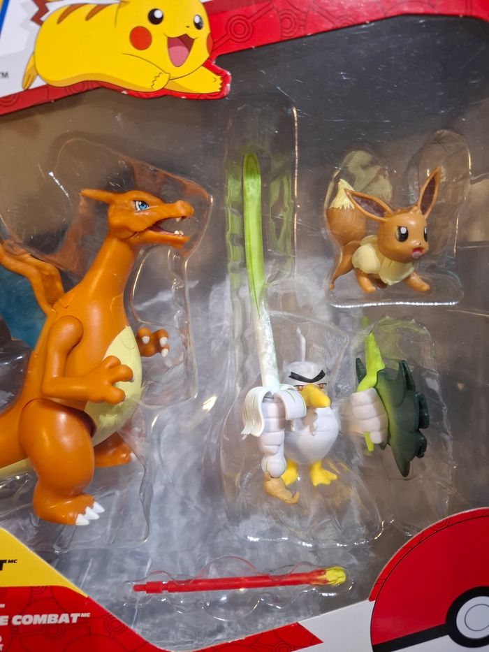 Magnifique coffret figurines pokemon Dracaufeu - photo numéro 2