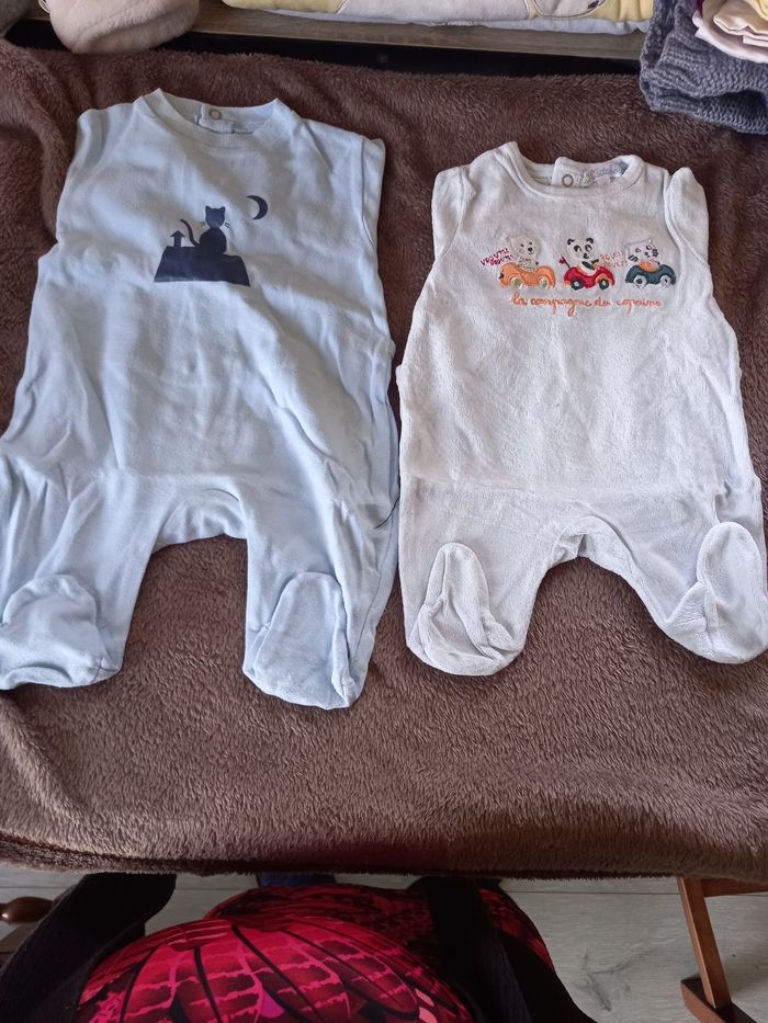 Pyjamas 1 mois - photo numéro 5