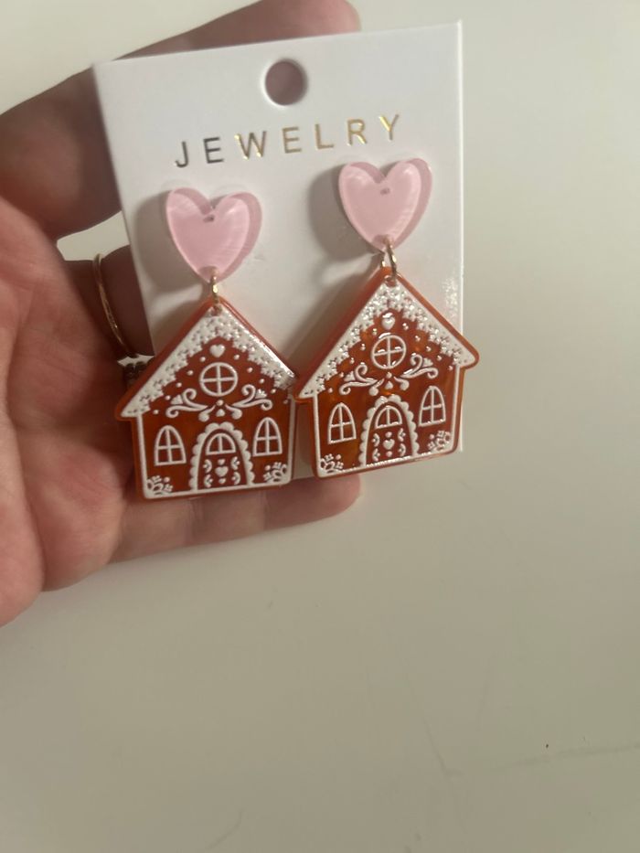 Boucles d’oreilles thème Noël  NEUVES avec étiquette  pour femme maison pain d’épices - photo numéro 3