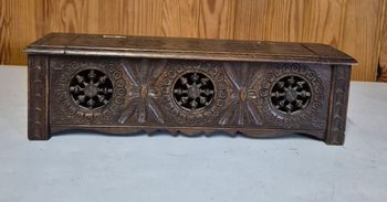 Boîte en bois sculptée artisanale coffret décoratif vintage motifs floraux géométriques