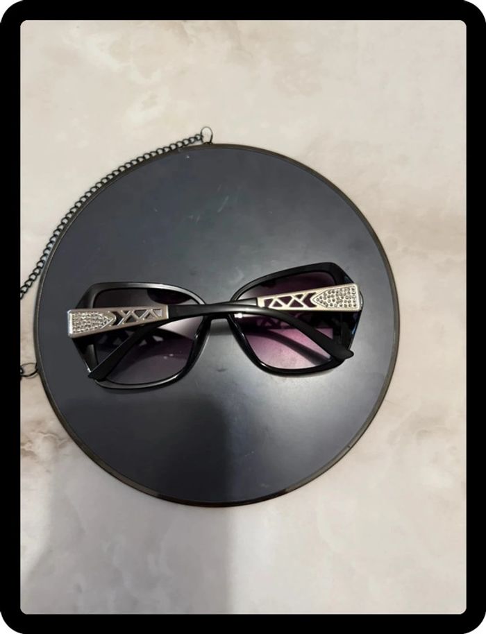 Lunette de soleil noire/rose - photo numéro 2