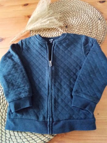 Gilet marine avec zip de fermeture Kiabi taille 4 ans