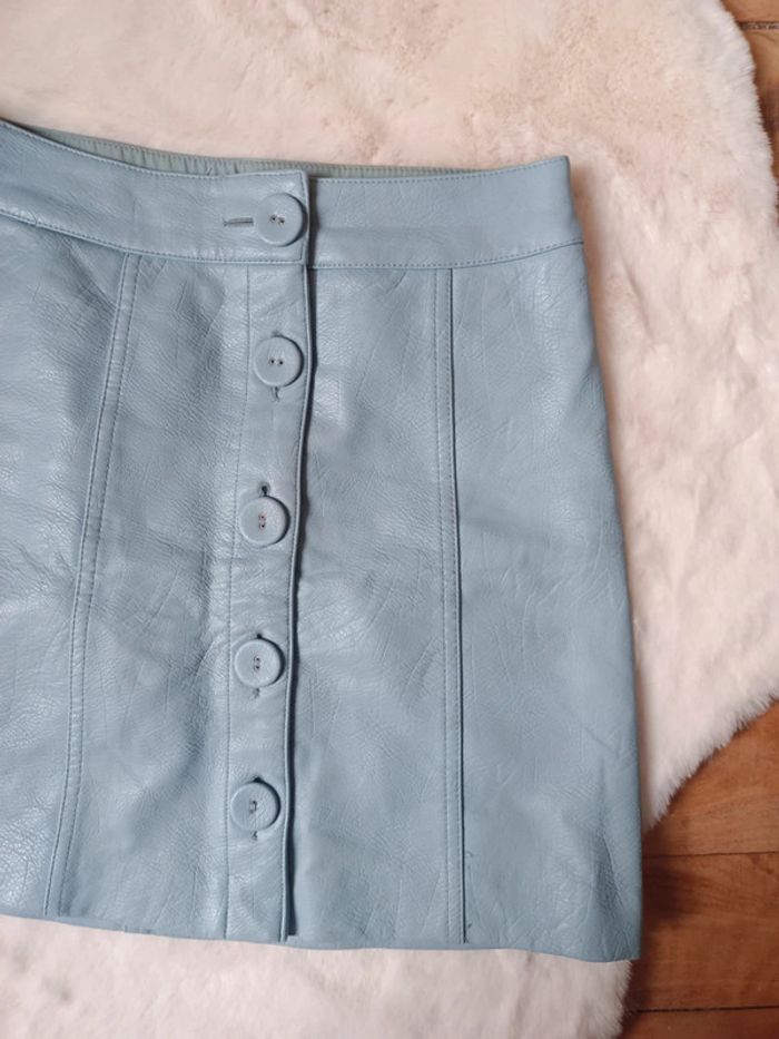 Jupe en simili cuir bleu Stradivarius - photo numéro 4