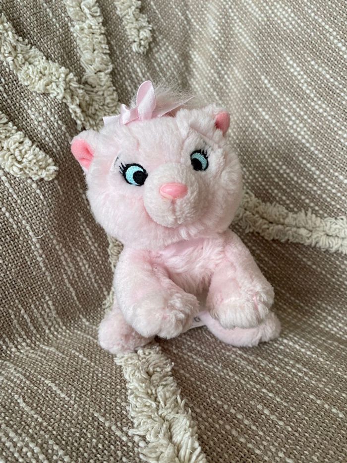 Peluche doudou 18cm disney les aristochats Marie chat rose noeud très bon état - photo numéro 2