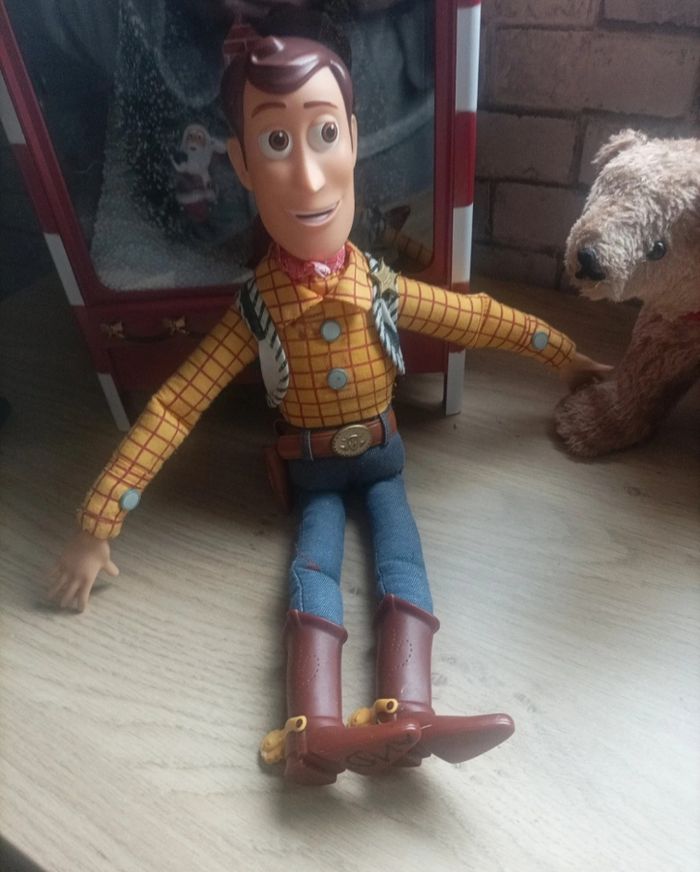 Toy story Woody 39 cm parle anglais