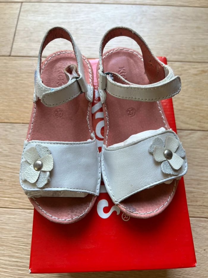 Vend sandales kickers blanc très bon état taille 27 - photo numéro 3