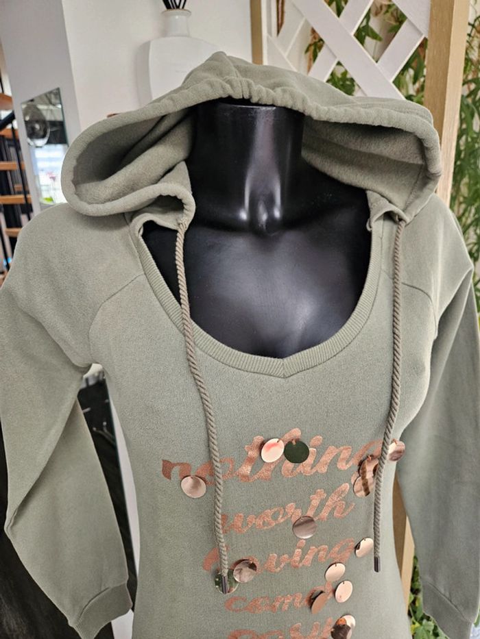 Guess pull vert à capuche taille XS - photo numéro 2
