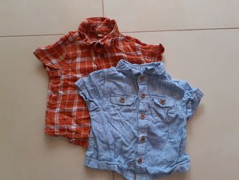 Lot de 2 chemises manches courtes.