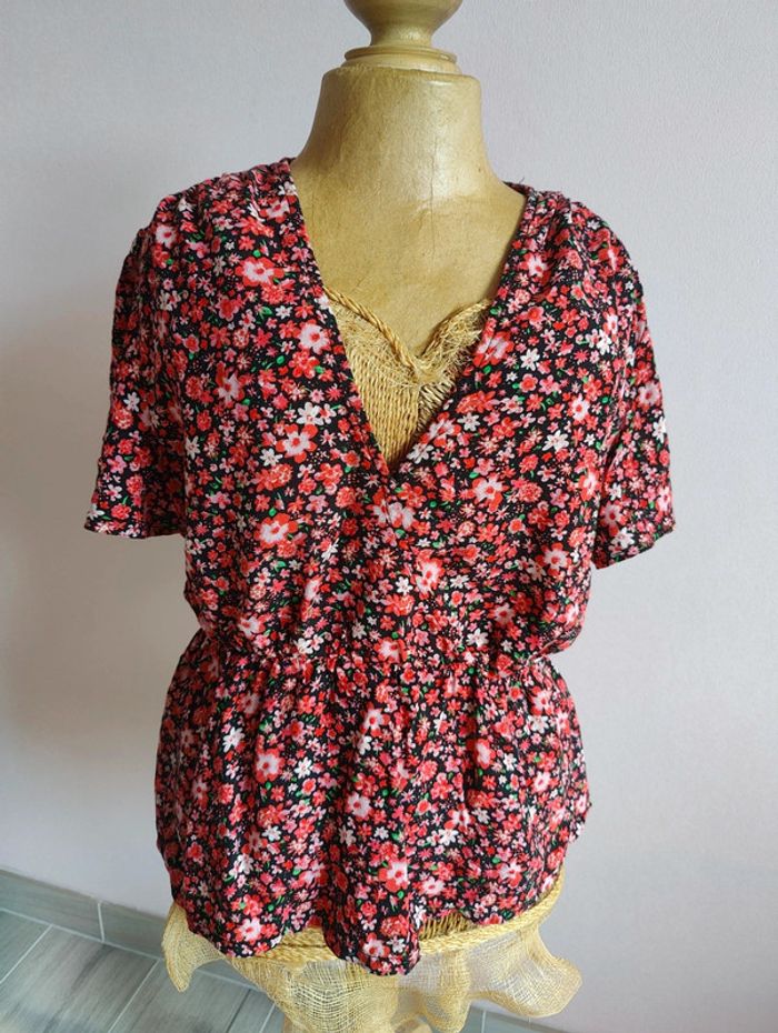 Tee-shirt fleuri - photo numéro 2