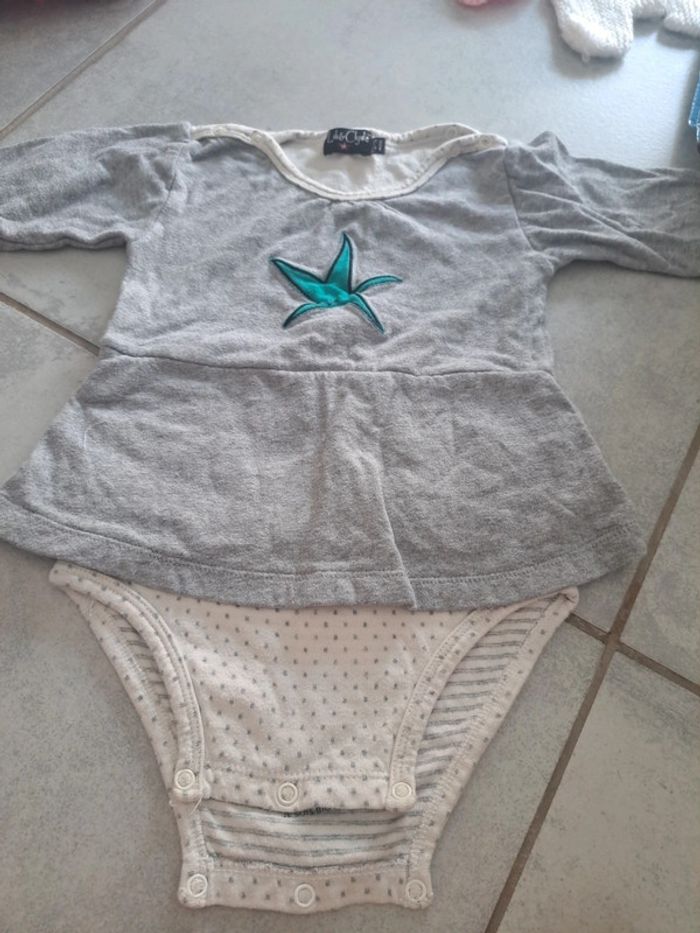 T-shirt bodie 12-18 mois