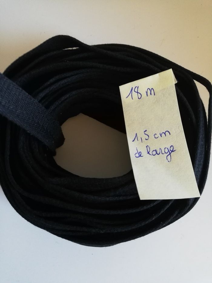 18 mètres de ruban noir pour loisirs créatifs