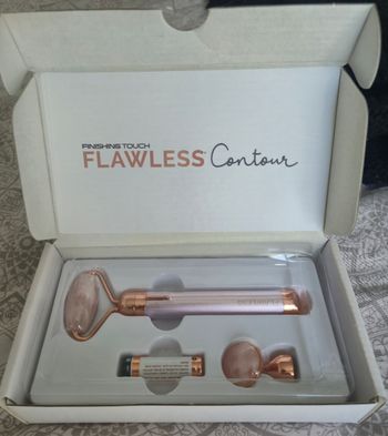 Rouleau de massage visage électrique Flawless Contour quartz rose 