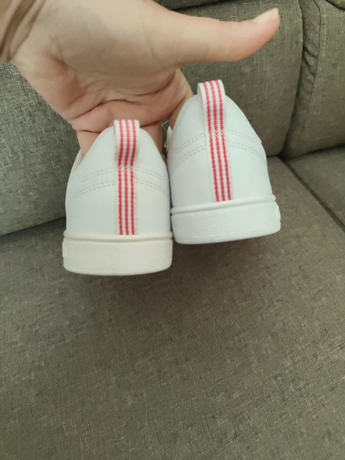 Baskets adidas taille 34 - photo numéro 3