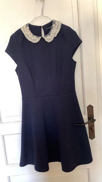 Petite robe bleu marine col dentelle