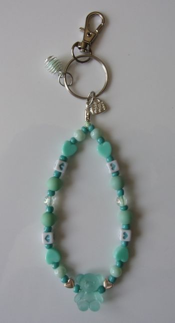 Porte clé argenté ou Déco de sac à main ourson givré vert