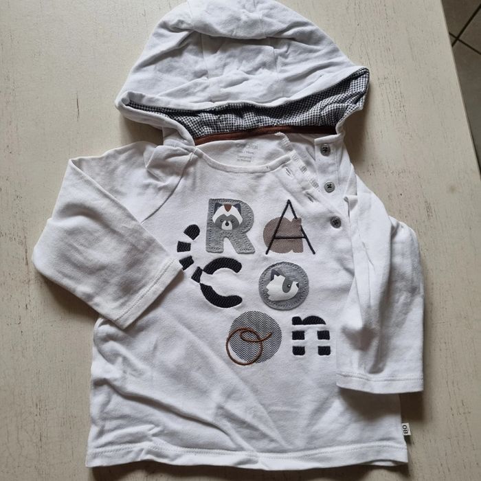 Tee-shirt avec capuche