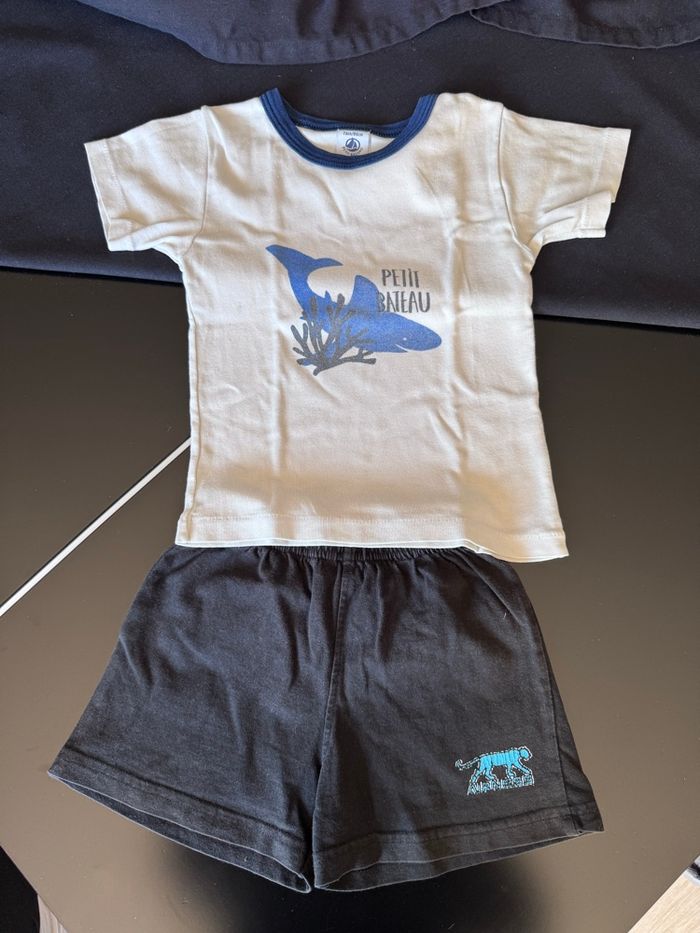 T-shirt Petit Bateau et short Airness 2 ans
