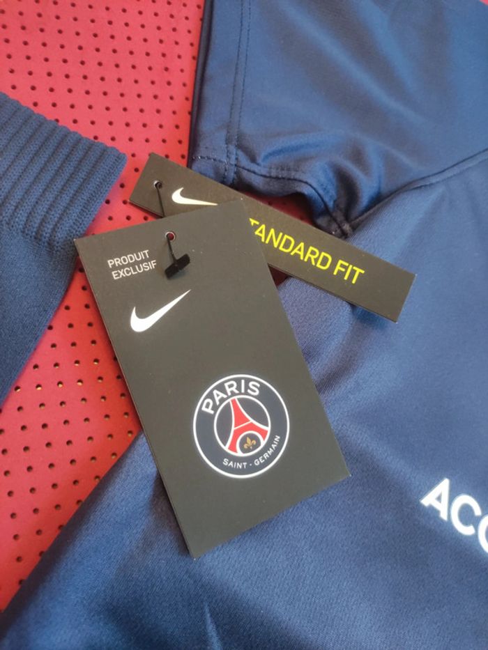 Tenue de foot PSG, Nike Authentique Officiel taille enfant 5/6 ans, Neuf - photo numéro 7