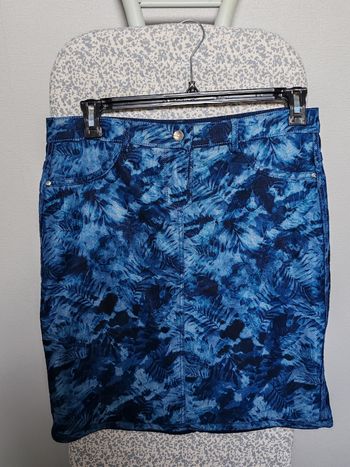 Jupe en jean réversible côté Uni bleu et l'autre motif différent bleu