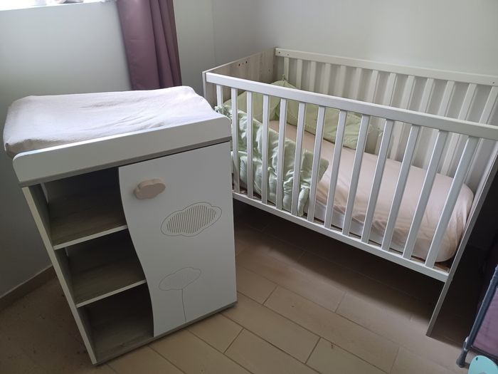 Chambre bébé lit et commode - photo numéro 5