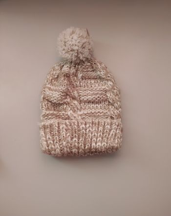 Bonnet effet tricoté blanc et beige à pompon neuf pour femmes