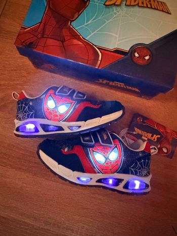 Basket  Spiderman - tete lumineuse 