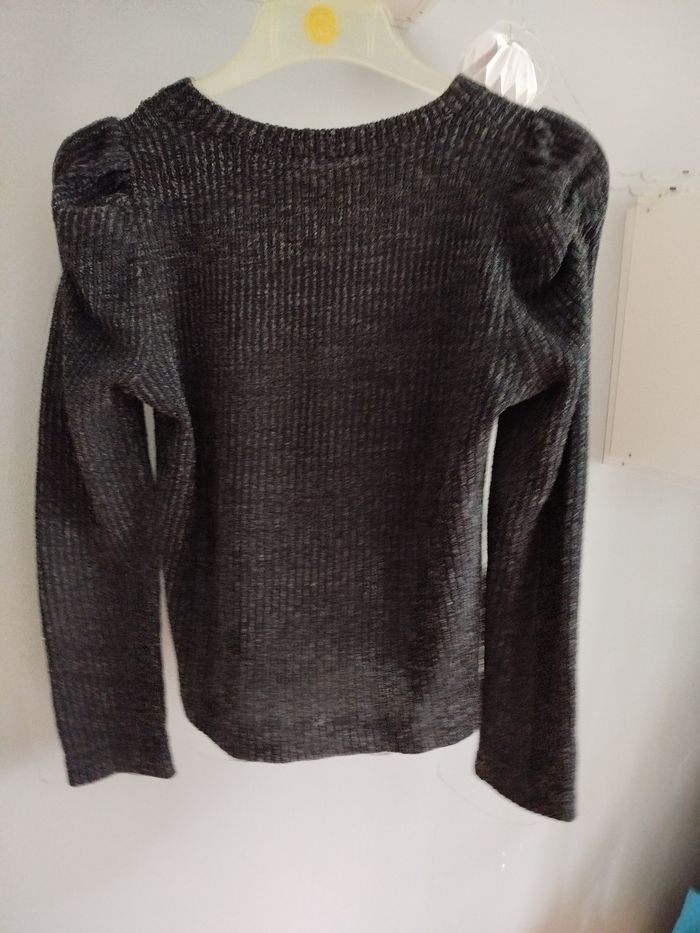 Pull avec épaulettes taille XS. - photo numéro 3