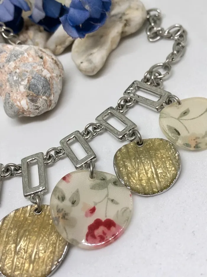 Collier argenté original avec pampilles fleuries - photo numéro 3