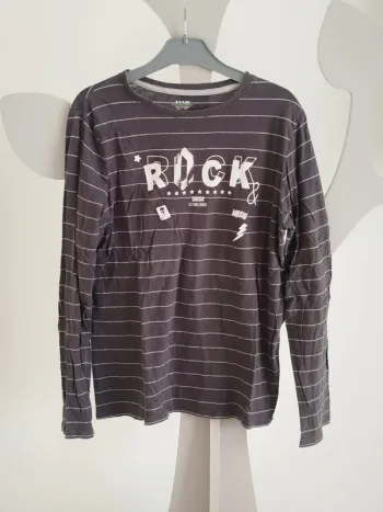 Tee-shirt manches longues noir à rayures grises Kiabi taille 12 ans