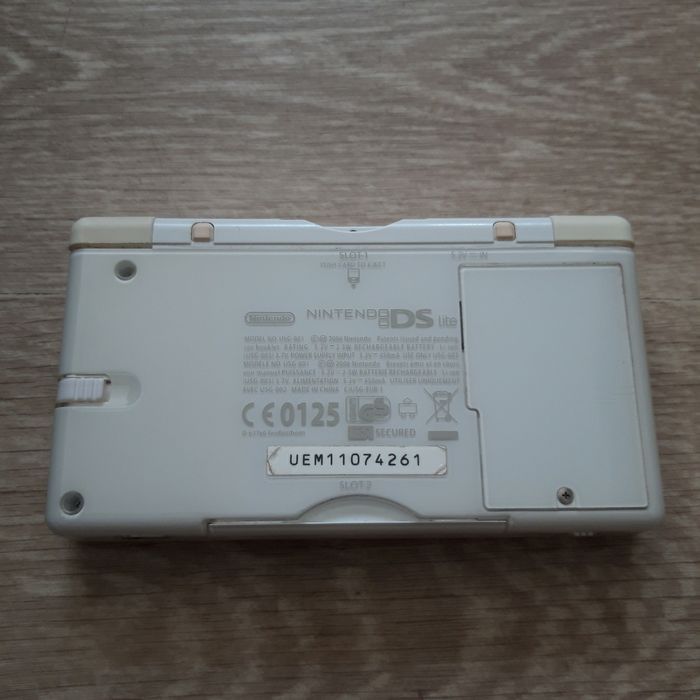 Console Nintendo DS Lite blanche avec stylet + chargeur - photo numéro 4