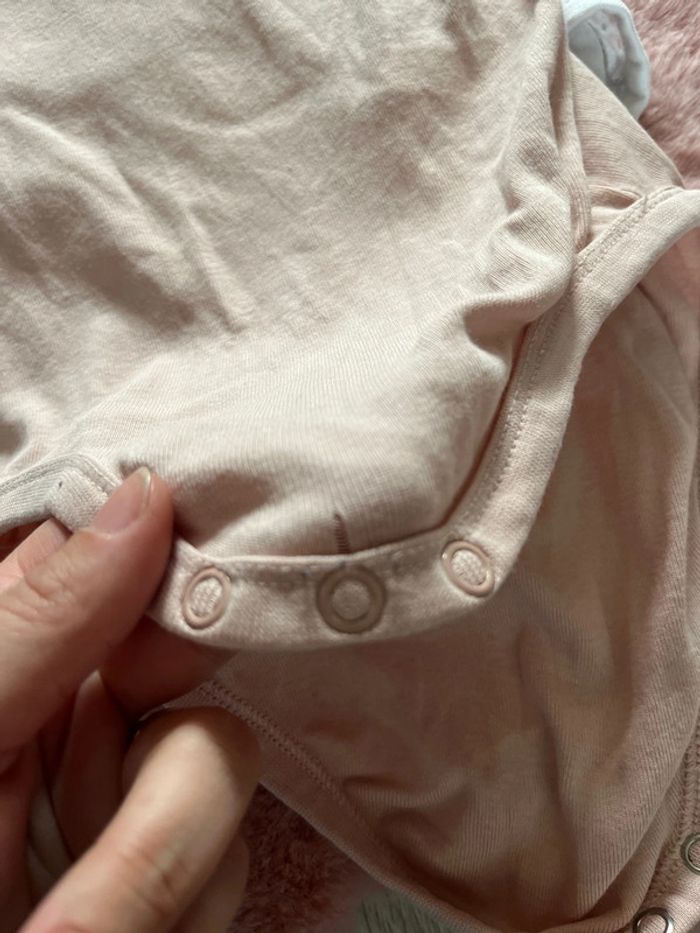 Lot 4 bodies 18 mois bébé fille rose beige - photo numéro 4