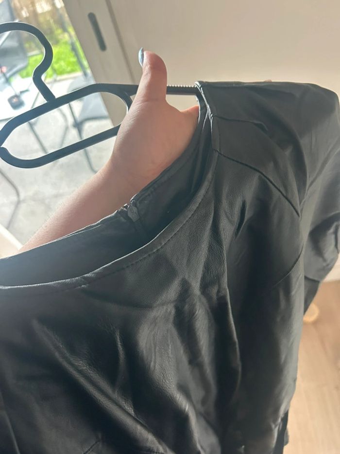 Blouse en similicuir taille L - photo numéro 3