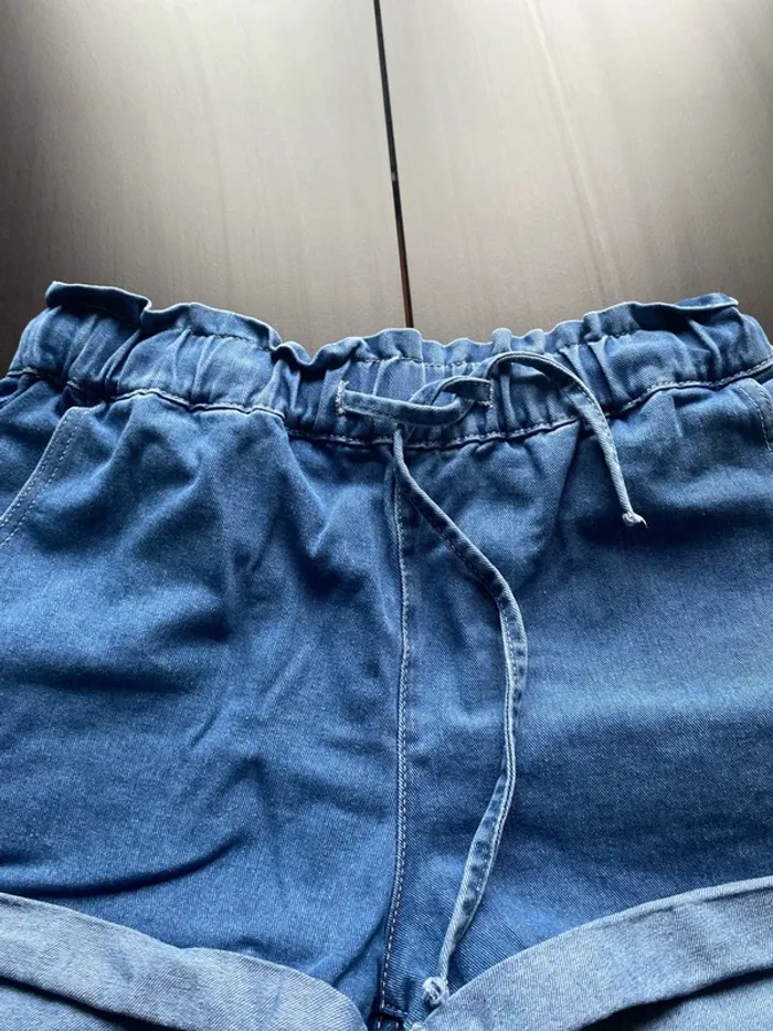 Short en jean T42 neuf - photo numéro 2