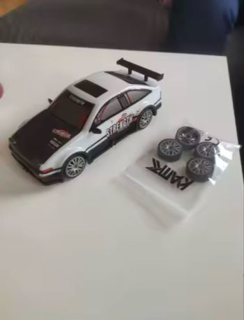 Voiture télécommandée drift neuve