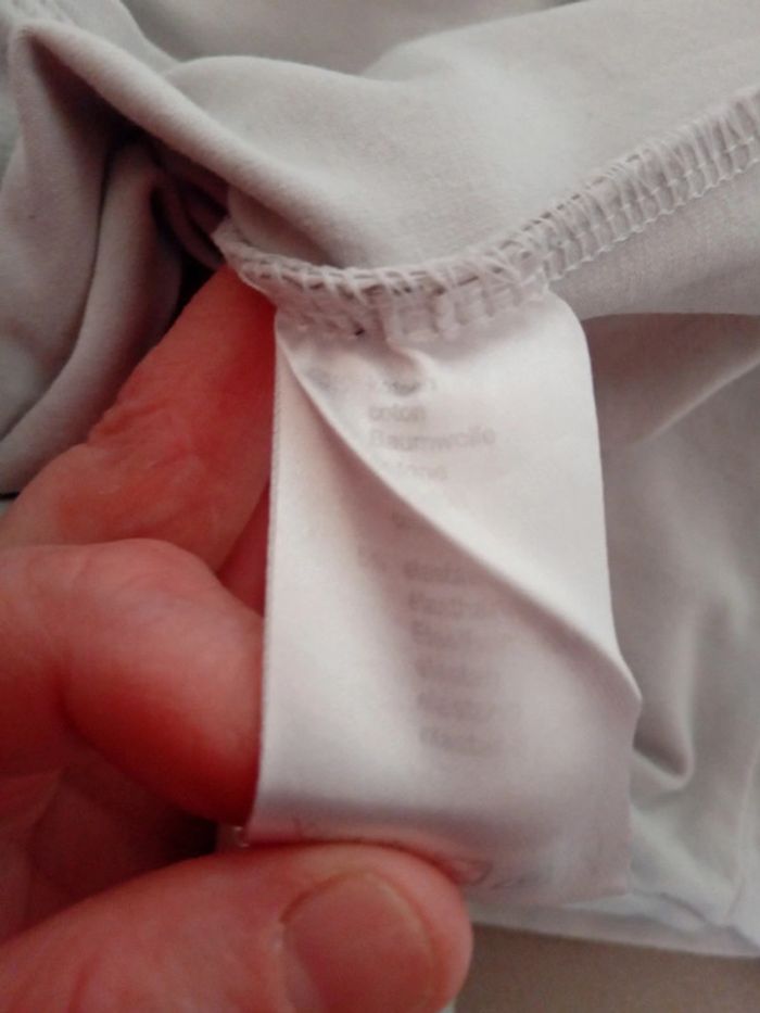 Tee-shirt longues manches blanc cassé.  7 ans - photo numéro 10