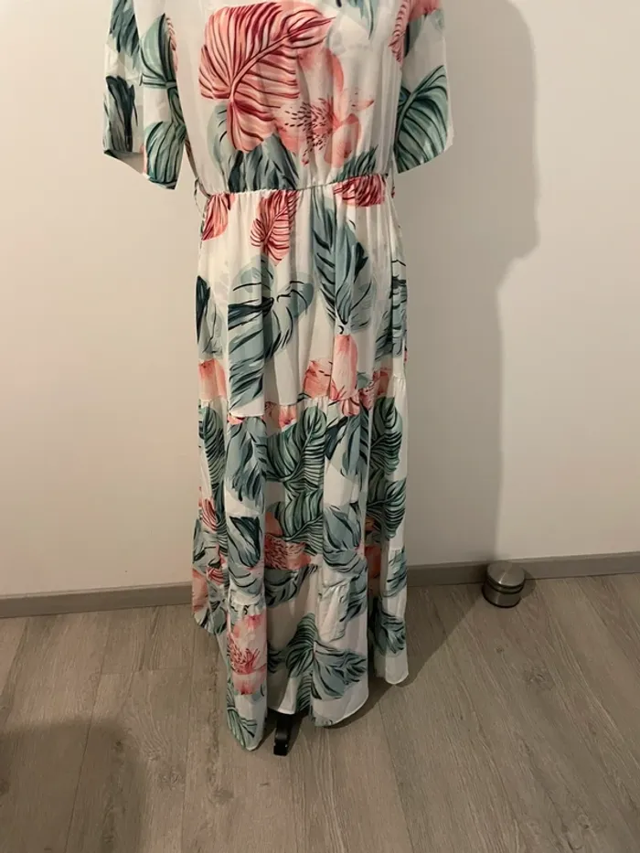 Robe longue collection u taille L blanc motif fleurs et feuille rose et vert - photo numéro 2