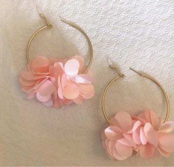 Boucle d’oreille rose