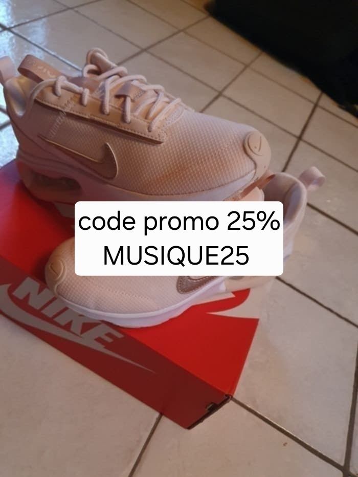 Nike Air Achat occasion Baskets (femme) Nike Rose pâle Neuf
