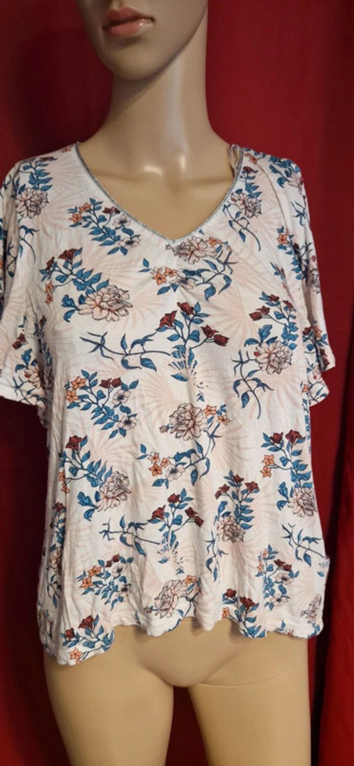 Haut manches courtes à fleurs taille M