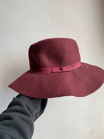 chapeau bordeaux