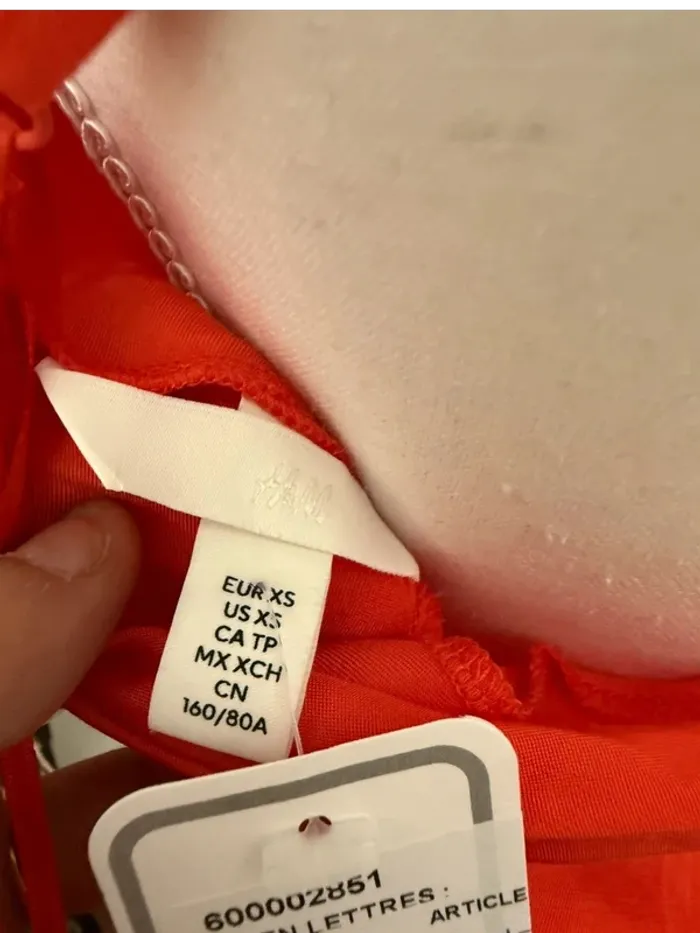 Robe satinée rouge – H&M – Taille XS - photo numéro 4