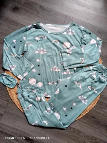 🌈 Pyjama Vert d’Eau Arc-en-Ciel – Taille 38 M – Boutique Parisienne 🌈 ✨ Douceur céleste & confort
