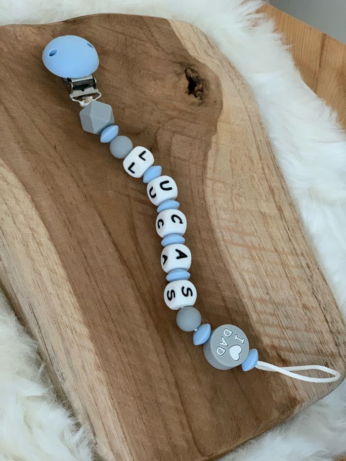 Attache-tétine en silicone personnalisé