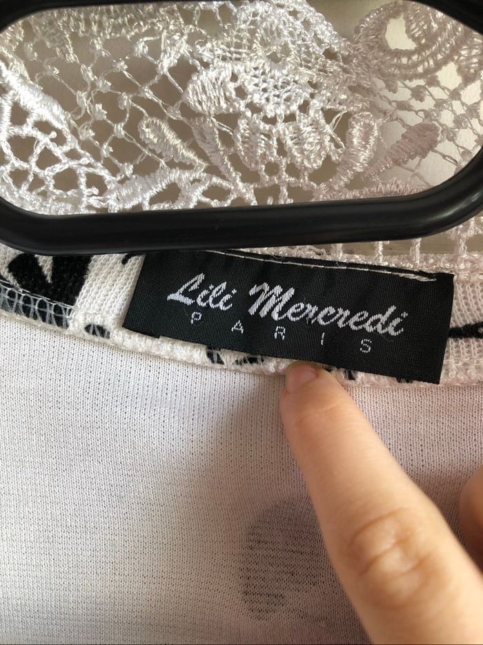 Cardigans blanc avec des fleurs noirs + des épaulettes taille 38 - photo numéro 4