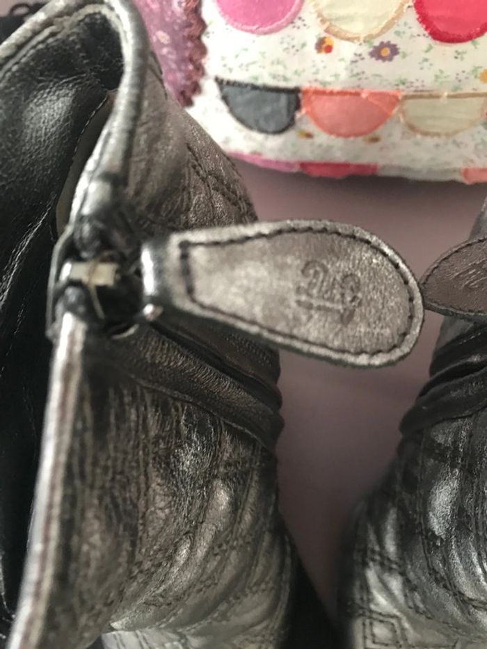 Bottines cuir D&G argentée 37 1/5 - photo numéro 3