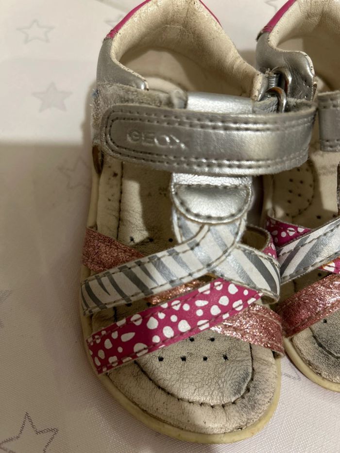 Nus pieds fille - photo numéro 5